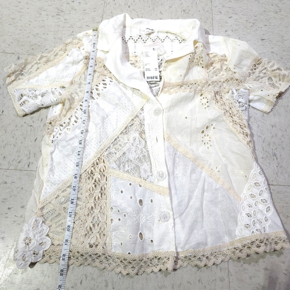 Kimchi Blue | Elegant Cream Lace Patchwork Women's Button Up Top - Picture 10 of 10